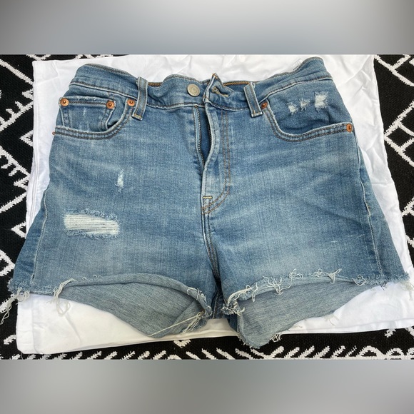 Levi’s Women’s Distressed Denim Cutoff Shorts size 26 - Picture 1 of 4